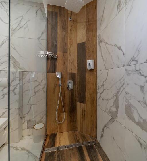 اتاق لوکس سه تخته, City Code Vizura Garni Renew