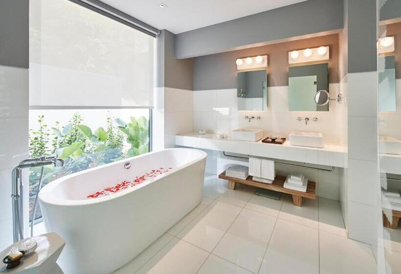 Villa 2 Makuuhuonetta, Como Point Yamu, Phuket  Sha Extra Plus