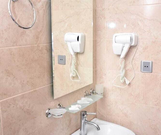 اتاق استاندارد یک نفره, Consul