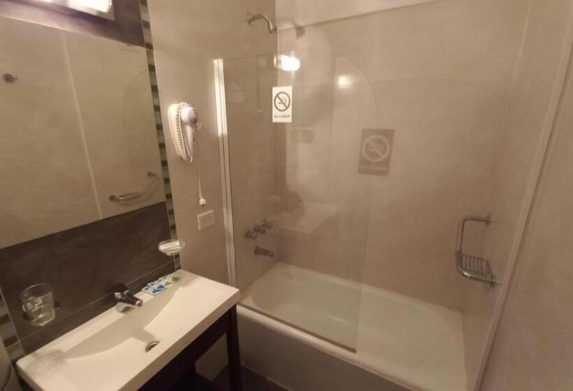 חדר סטנדרט לשלושה, Costanera