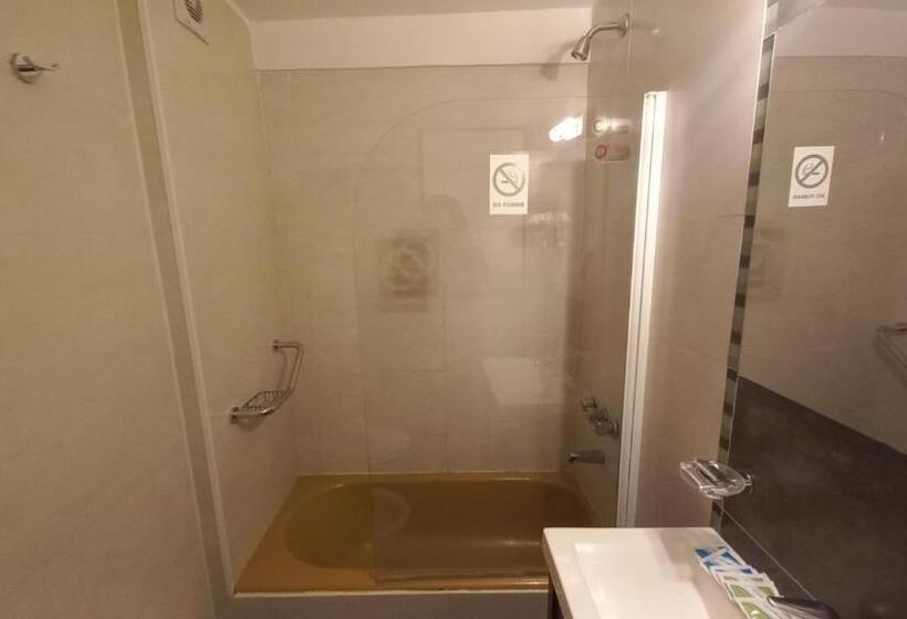 חדר סטנדרט לשלושה, Costanera