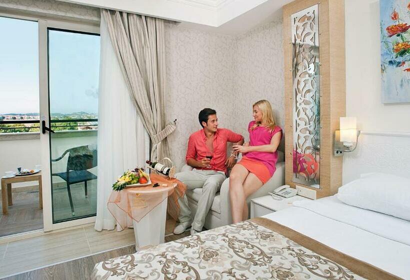 غرفة قياسية مطلّة علي البحر, Crystal Sunset Luxury Resort & Spa - Ultimate All Inclusive