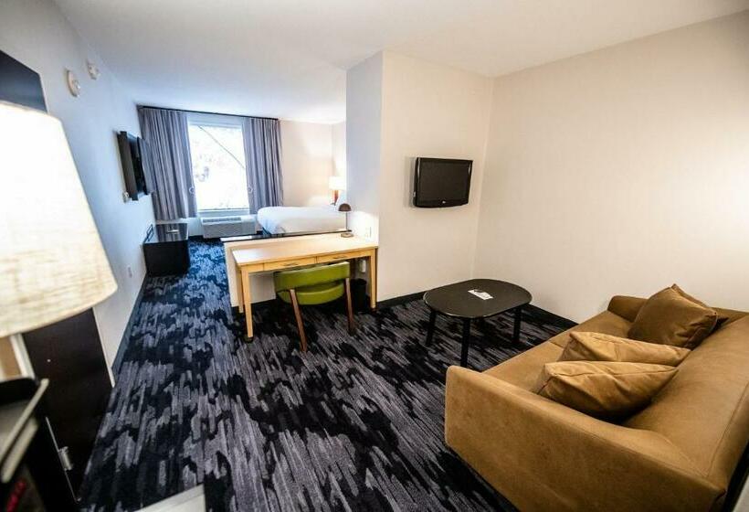 מיטת קינג בסוויטה, Fairfield By Marriott Inn & Suites Washington Casino Area