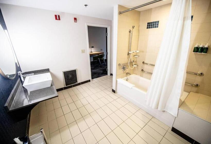 מיטת קינג בסוויטה, Fairfield By Marriott Inn & Suites Washington Casino Area