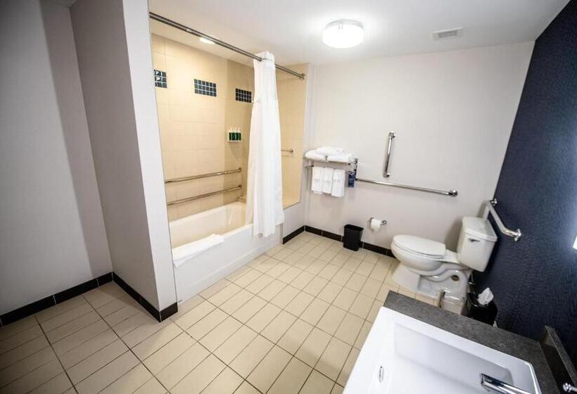 מיטת קינג בסוויטה, Fairfield By Marriott Inn & Suites Washington Casino Area