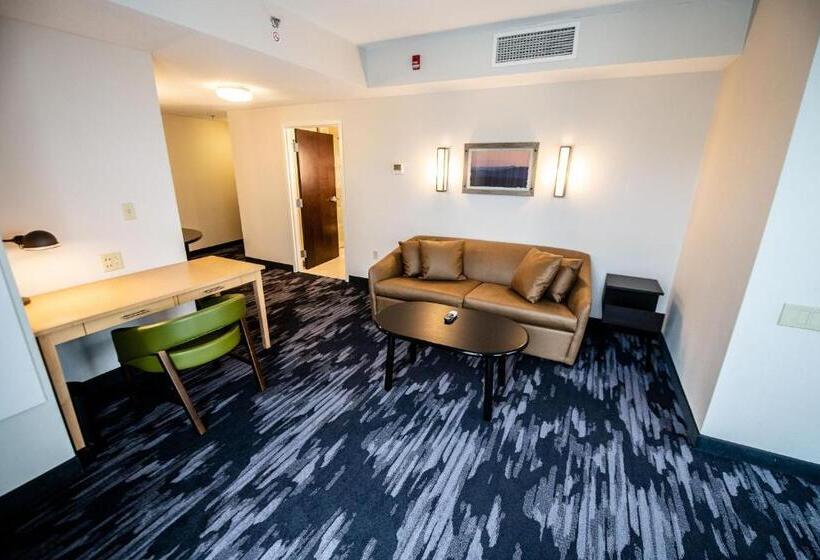 מיטת קינג בסוויטה, Fairfield By Marriott Inn & Suites Washington Casino Area