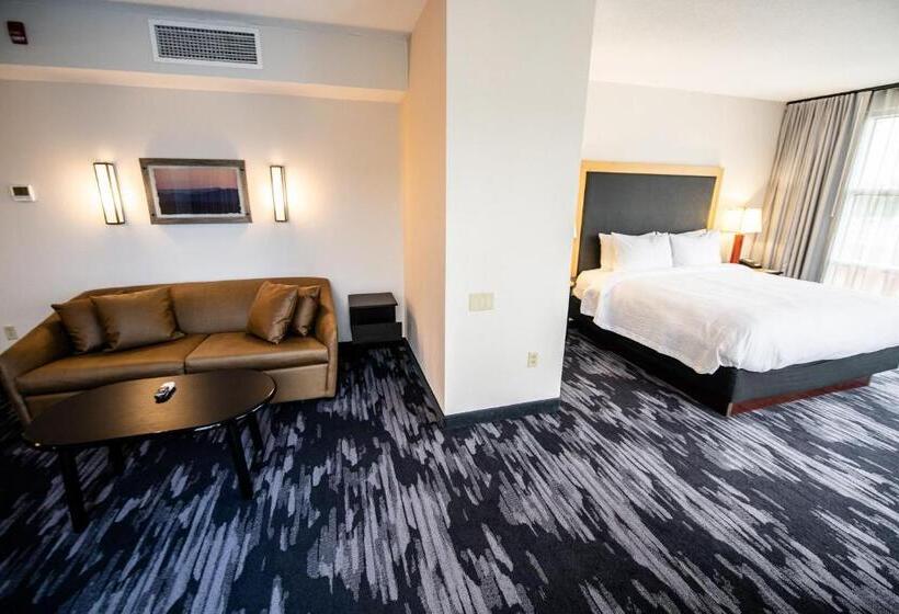 מיטת קינג בסוויטה, Fairfield By Marriott Inn & Suites Washington Casino Area