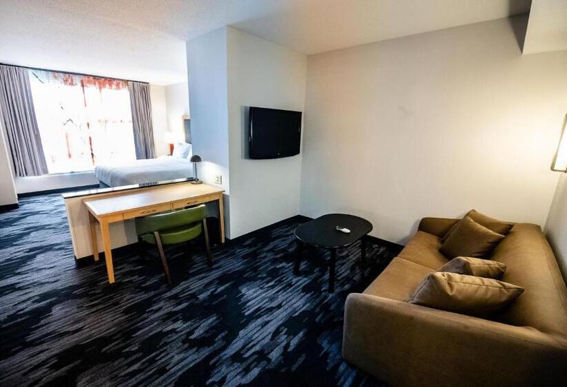 מיטת קינג בסוויטה, Fairfield By Marriott Inn & Suites Washington Casino Area