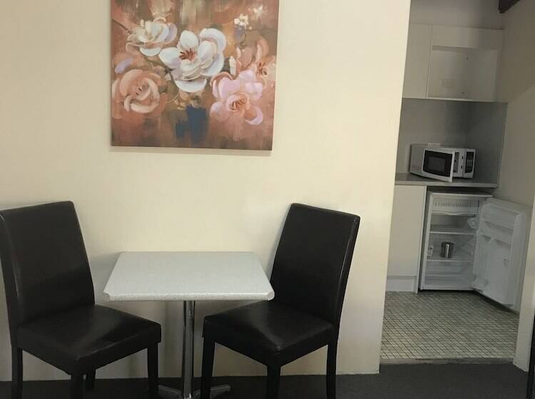 수피리어 룸, Hideaway Motor Inn