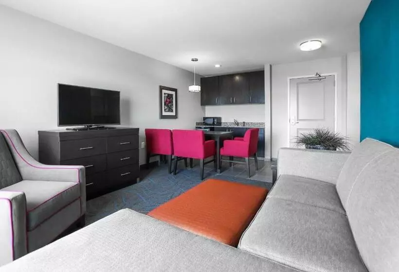 身障者適用スイートルーム, Holiday Inn Express Moline   Quad Cities Area, An Ihg