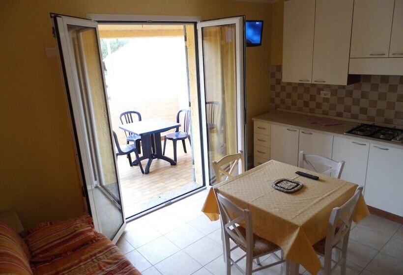 Апартаменты Comfort 2 Спальни, Le Nereidi Hotel & Residence Con Piscina Tennis Fitness Parcheggio Coperto Sala Conferenze