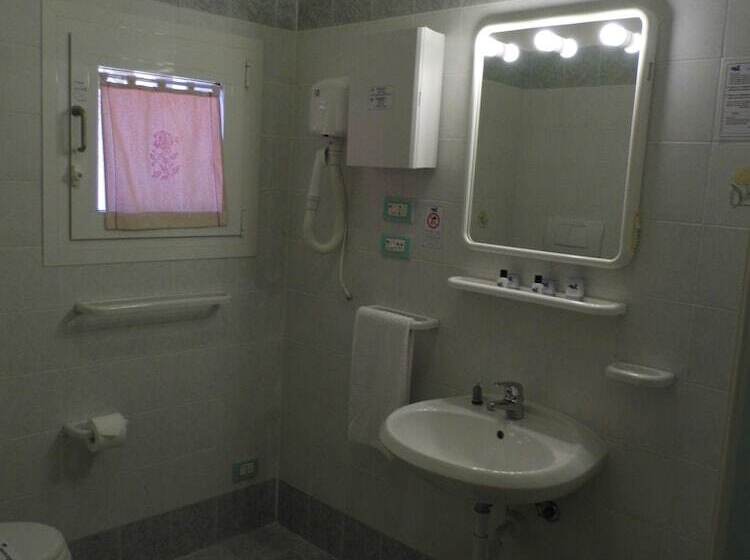 Семейный Номер, Le Nereidi Hotel & Residence Con Piscina Tennis Fitness Parcheggio Coperto Sala Conferenze