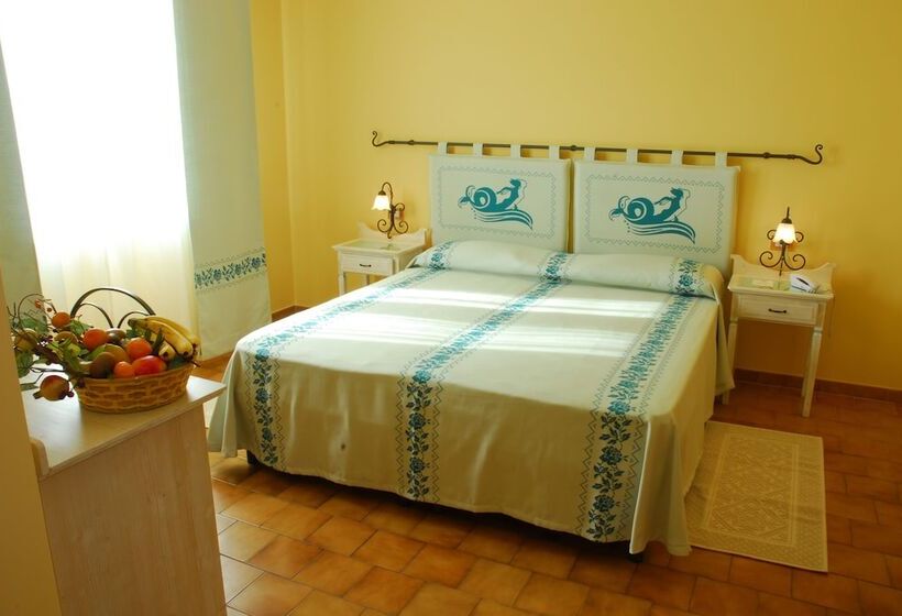 Quarto Triplo Estandar, Le Nereidi Hotel & Residence Con Piscina Tennis Fitness Parcheggio Coperto Sala Conferenze