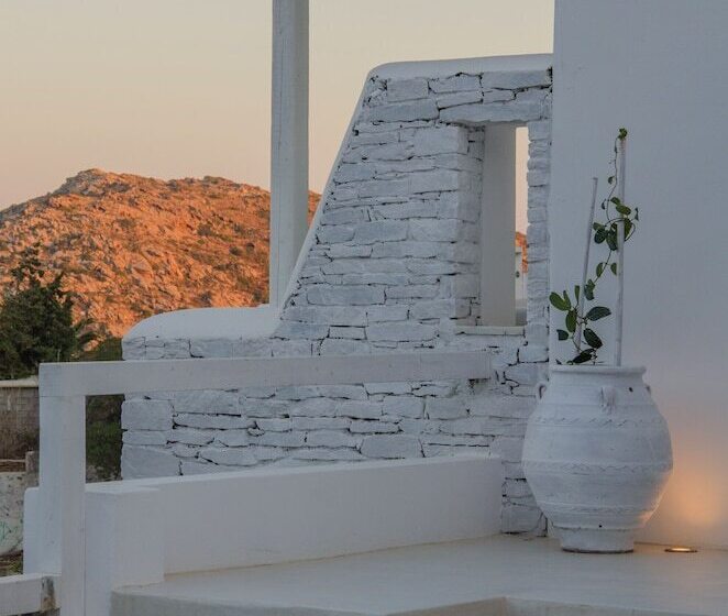 سوییت لوکس, Levantes Ios Boutique