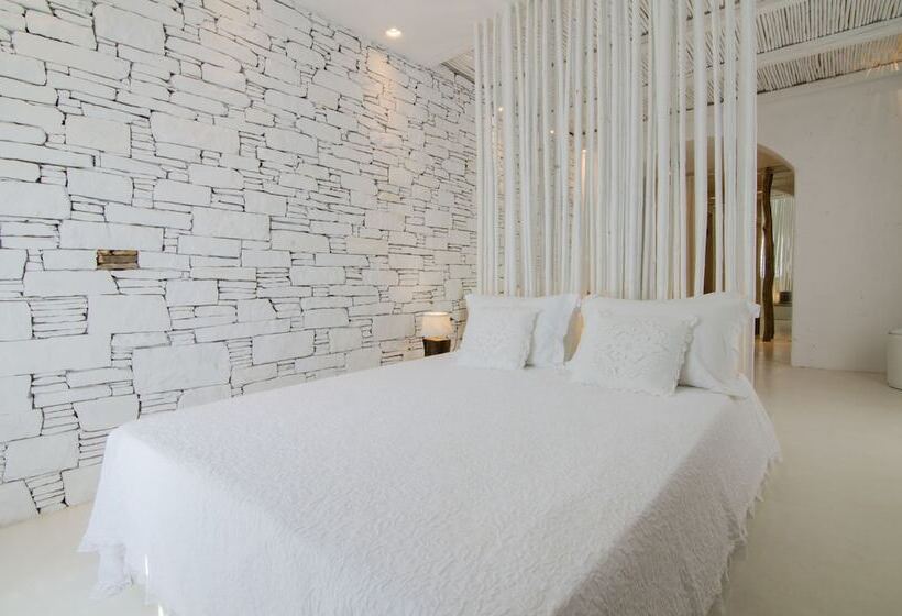 سوییت لوکس, Levantes Ios Boutique