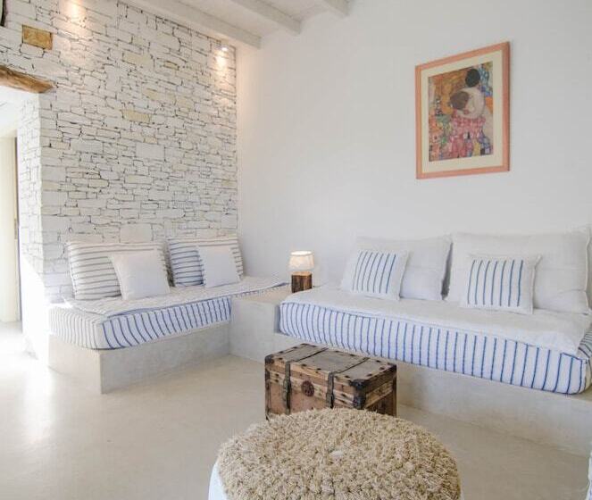 اتاق خانوادگی با چشم‌انداز دریا, Levantes Ios Boutique