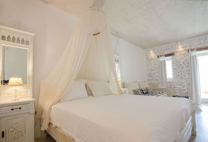 سوییت جونیور با چشم‌انداز جانبی دریا, Levantes Ios Boutique