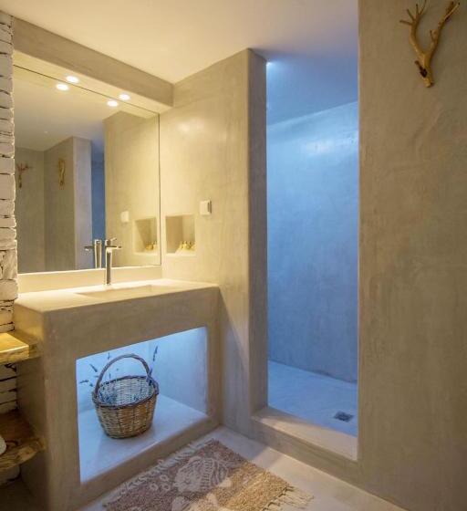 اتاق دوبلکس, Levantes Ios Boutique