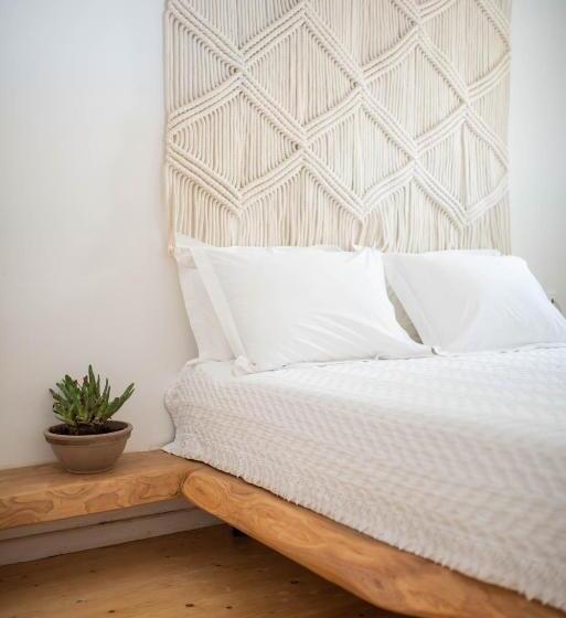 اتاق دوبلکس, Levantes Ios Boutique