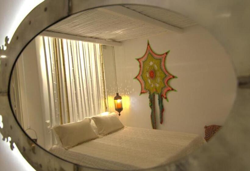 اتاق کلاسیک, Levantes Ios Boutique