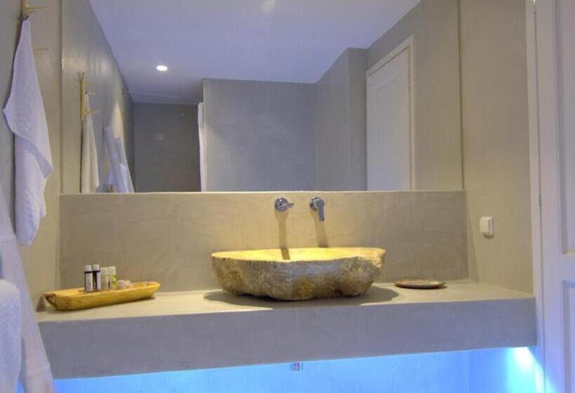 سوییت جونیور با چشم‌انداز دریا, Levantes Ios Boutique