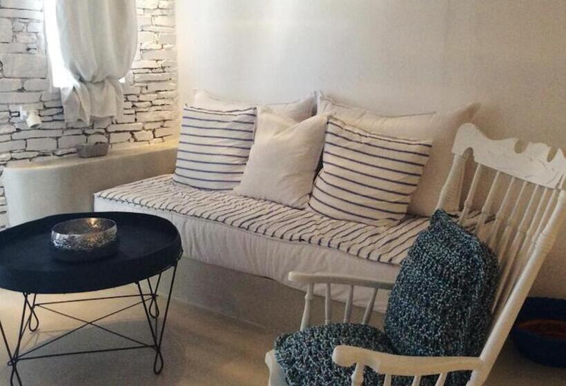 سوییت جونیور با چشم‌انداز دریا, Levantes Ios Boutique