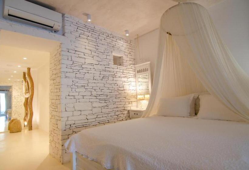 سوییت جونیور با چشم‌انداز جانبی دریا, Levantes Ios Boutique