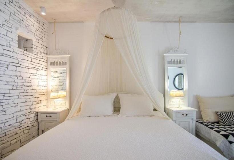 سوییت جونیور با چشم‌انداز جانبی دریا, Levantes Ios Boutique