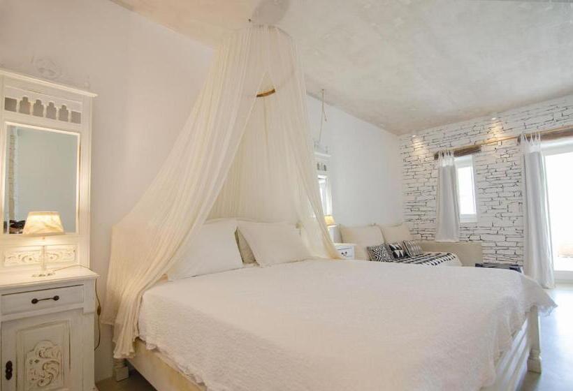 سوییت جونیور با چشم‌انداز جانبی دریا, Levantes Ios Boutique