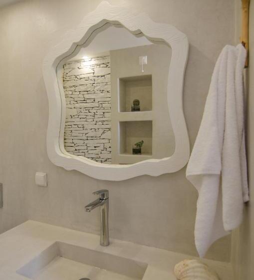 اتاق لوکس با چشم‌انداز دریا, Levantes Ios Boutique