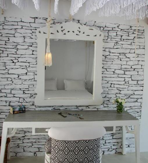 اتاق لوکس با چشم‌انداز دریا, Levantes Ios Boutique