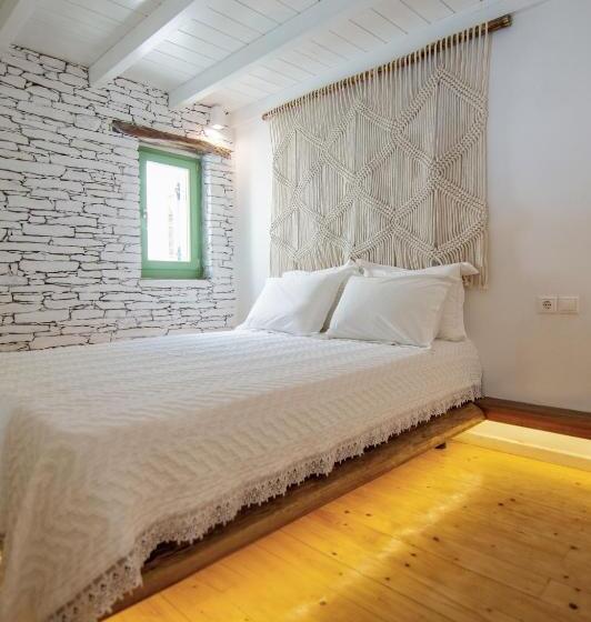 ویلای یک اتاق خوابه با استخر شنا, Levantes Ios Boutique