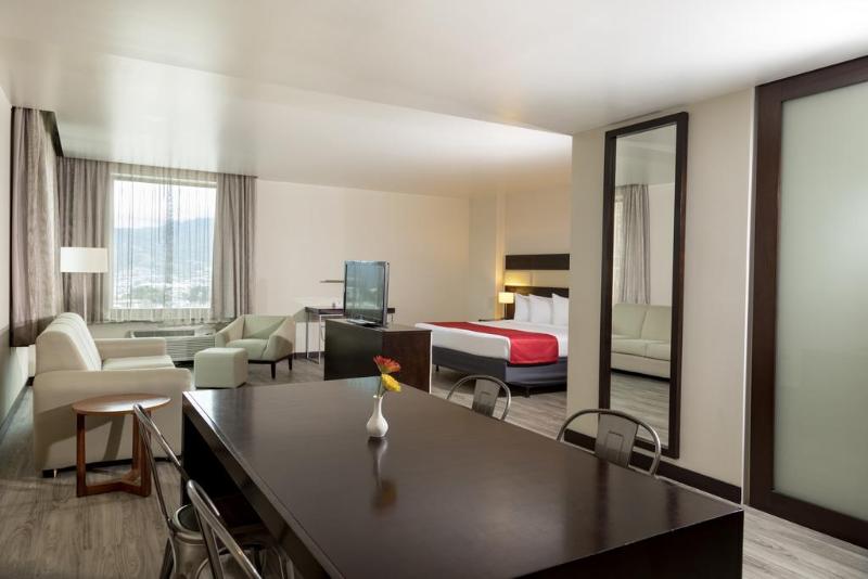 Люкс Кровать Кинг, Park Inn San Jose By Radisson