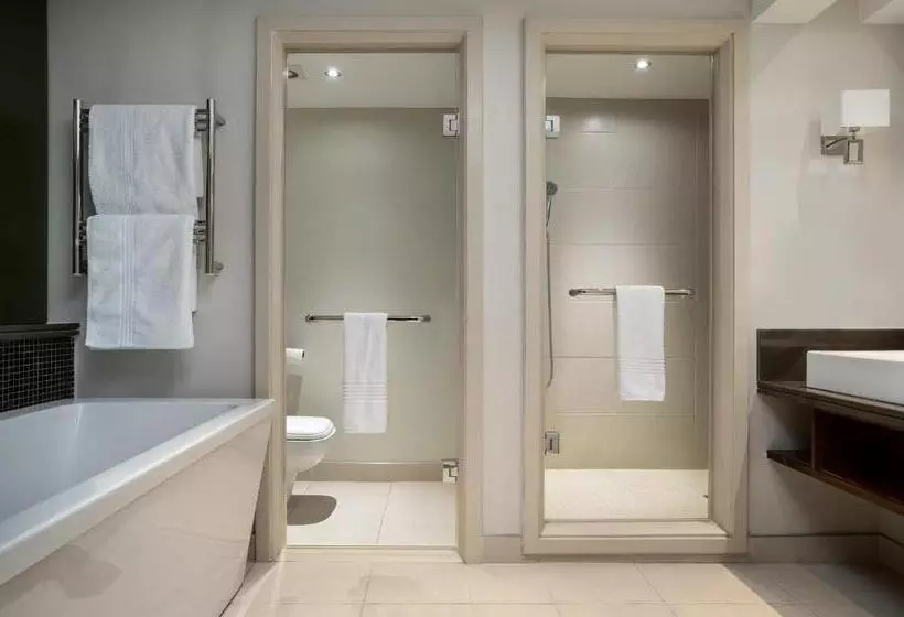 キングサイズベッドのスイートルーム, Premier Hotel Midrand