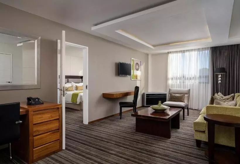 キングサイズベッドのスイートルーム, Premier Hotel Midrand