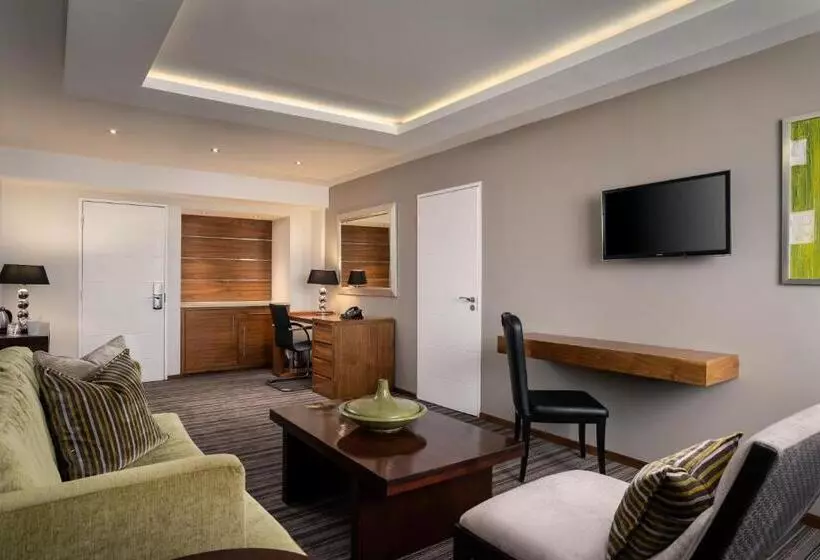 キングサイズベッドのスイートルーム, Premier Hotel Midrand