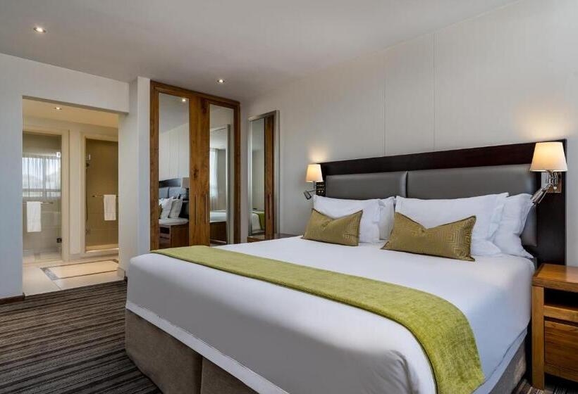 מיטת קינג בסוויטה, Premier Hotel Midrand