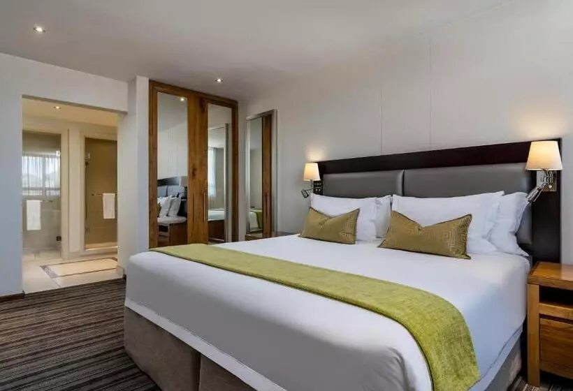 キングサイズベッドのスイートルーム, Premier Hotel Midrand