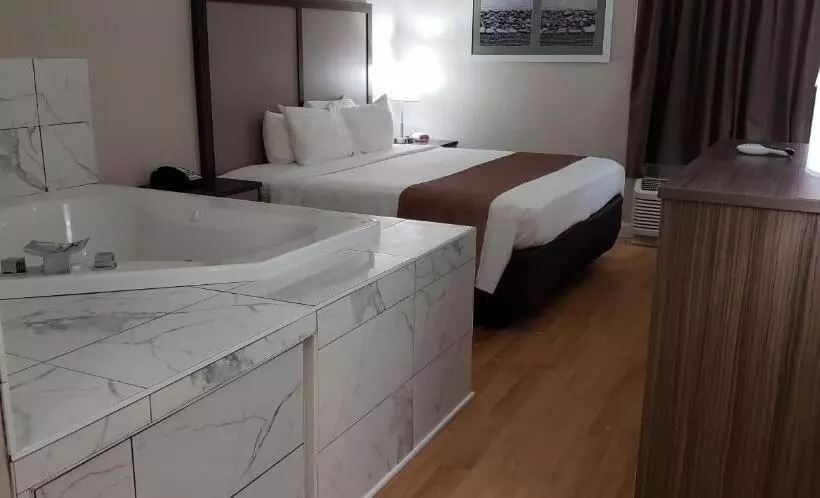 キングサイズベッドのスーペリアルーム, Quality Inn
