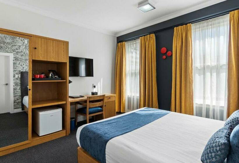 キングサイズベッドのスーペリアルーム, Ramada By Wyndham Hamilton City Center