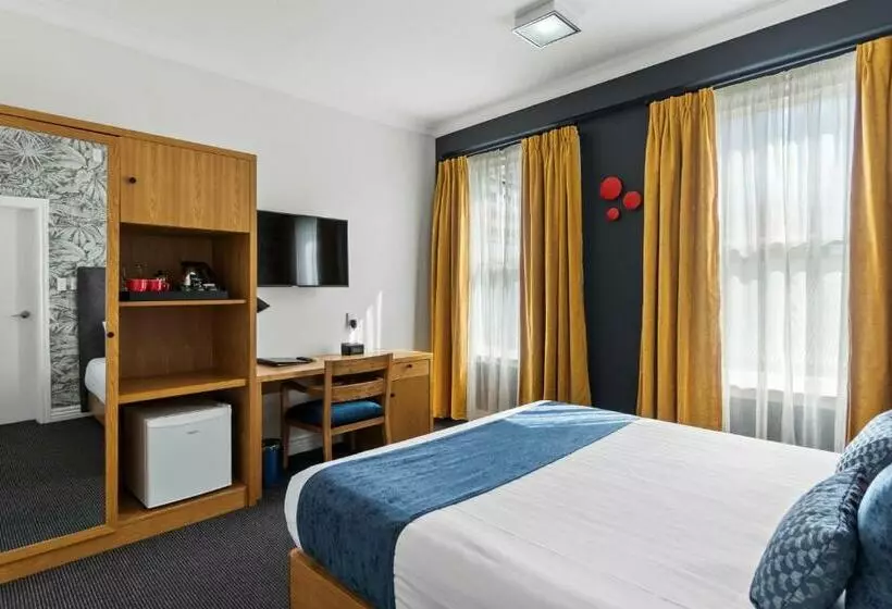 キングサイズベッドのスーペリアルーム, Ramada By Wyndham Hamilton City Center