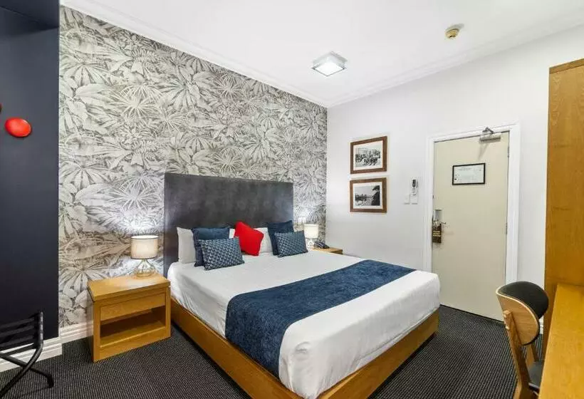 キングサイズベッドのスーペリアルーム, Ramada By Wyndham Hamilton City Center