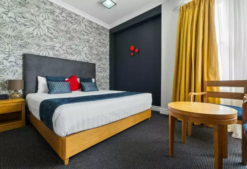 キングサイズベッドのスーペリアルーム, Ramada By Wyndham Hamilton City Center