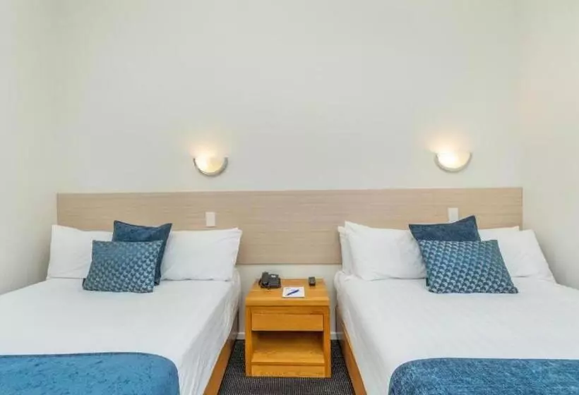 2ダブルベッドのスタンダードルーム, Ramada By Wyndham Hamilton City Center