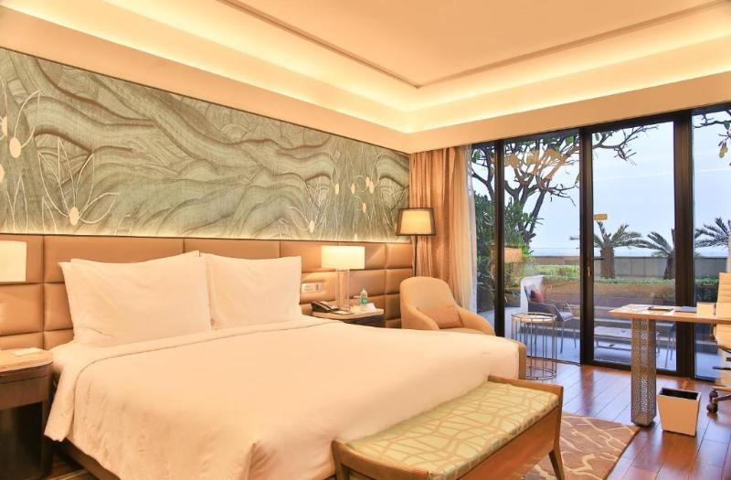 クラブルーム, The Leela Ambience Convention Hotel Delhi