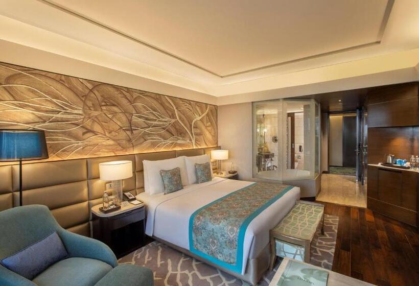 クラブルーム, The Leela Ambience Convention Hotel Delhi