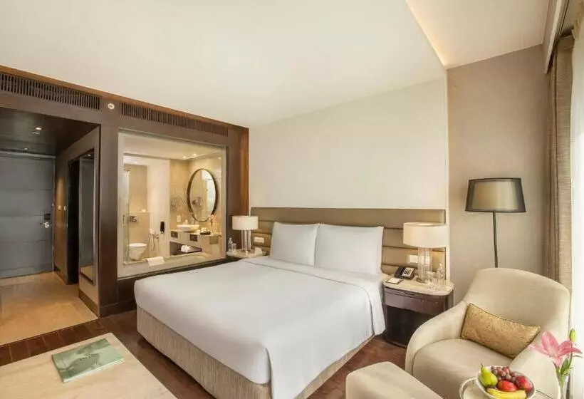 اتاق لوکس, The Leela Ambience Convention Hotel Delhi