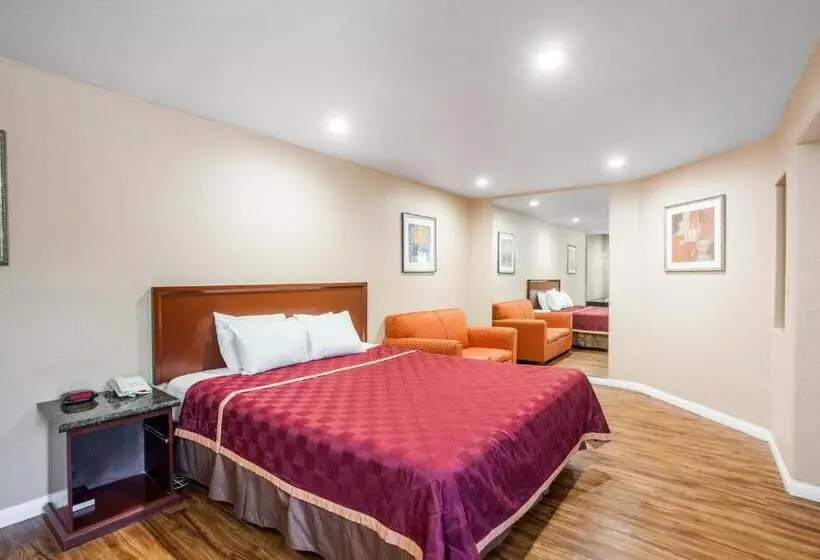 キングサイズベッドのスイートルーム, Express Inn & Suites Ontario Airport