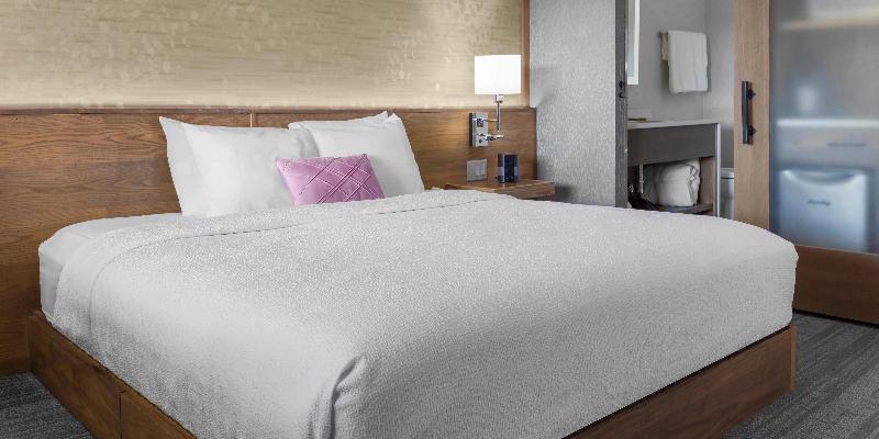 스탠다드 룸 킹사이즈 침대, Voco The Cadence, An Ihg