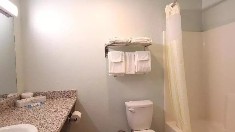 Standard-huone King-vuode, Rodeway Inn Chico University Area